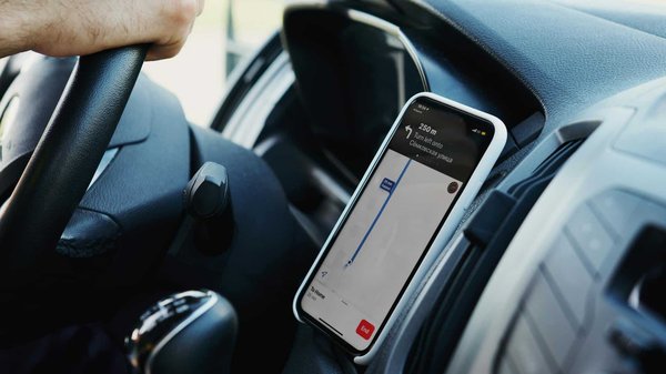 Comment choisir un support de smartphone compatible avec les chargeurs sans fil pour voiture?